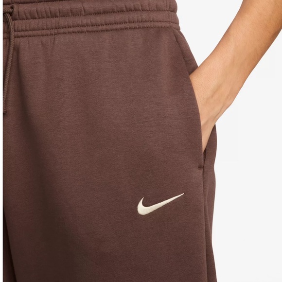 Nike Women's Sportswear - Picture 10 of 12